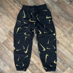 Nike women’s size large sweatpants